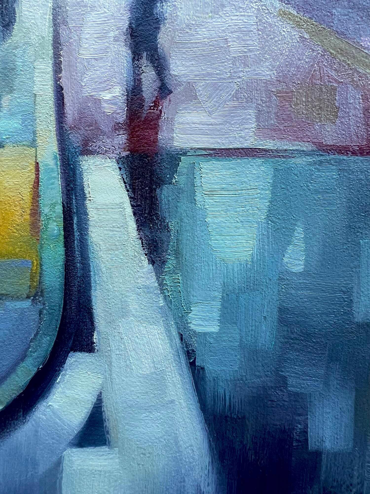 Zeitgenössische 10x8 Ölgemälde der regnerischen Stadt Straße mit Nebel und Figur (Blau), Landscape Painting, von Christina Kent