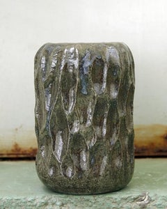 Christina Muff, vase de taille moyenne fabriqué en grès gris foncé