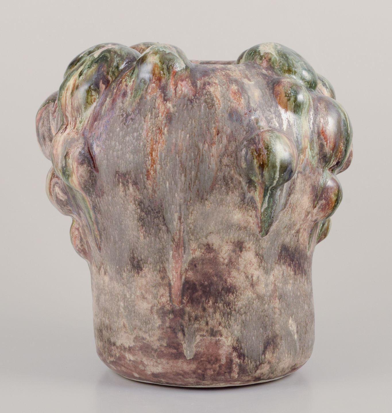 Vernissé Christina Muff, artiste contemporaine danoise. Vase en grès de forme organique. en vente