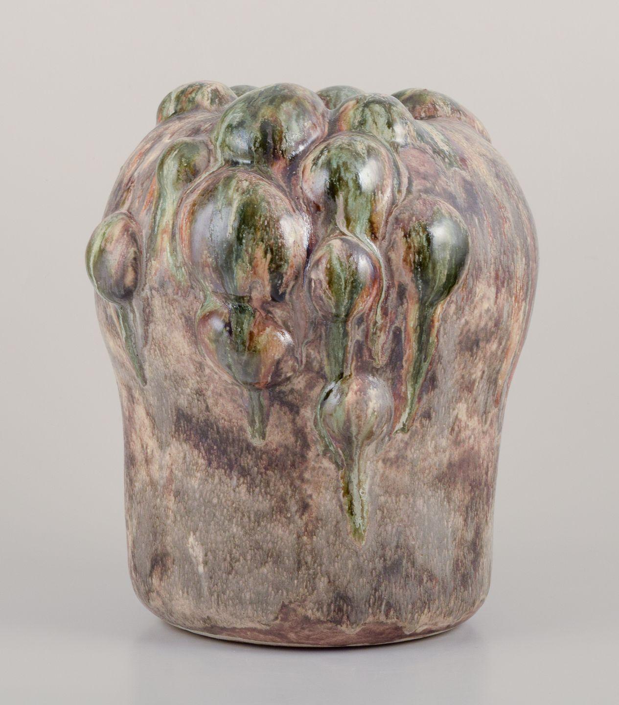 Céramique Christina Muff, artiste contemporaine danoise. Vase en grès de forme organique. en vente
