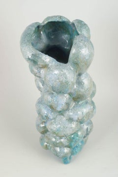 Christina Muff artista danese contemporanea. Alto vaso in gres modellato a mano.