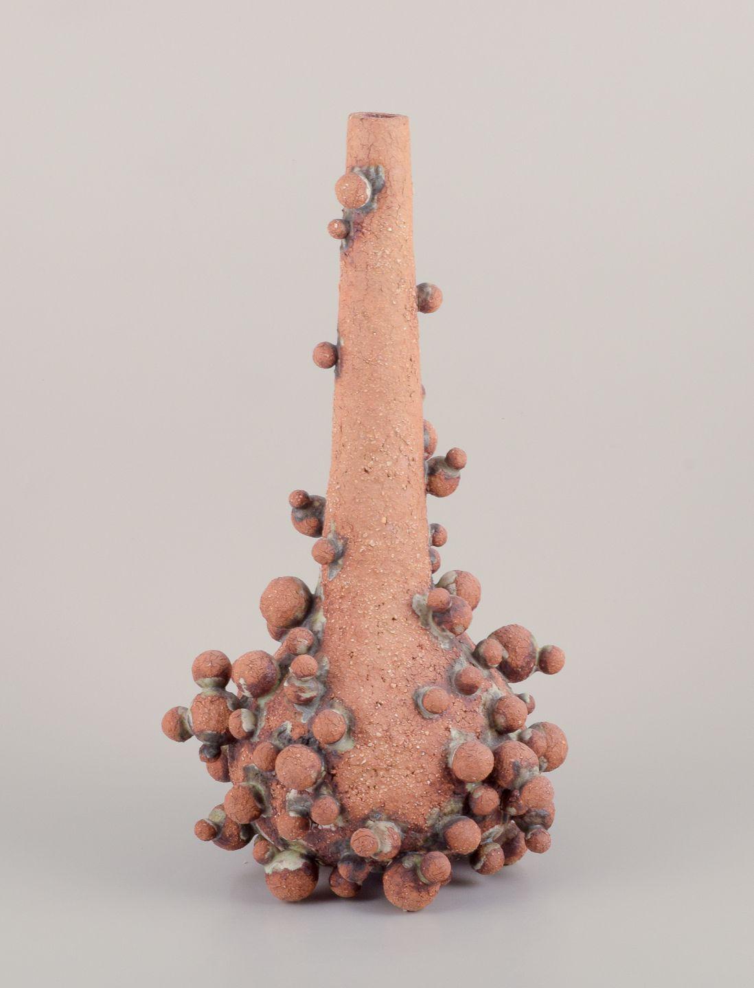 GEBRAUCHTWAREN SIND FÜR KUNDEN IN DEN USA, GROSSBRITANNIEN, AUSTRALIEN UND KANADA VON DEN EINFUHRZÖLLEN BEFREIT.   
DAHER FALLEN FÜR IHREN KAUF KEINE EINFUHRZÖLLE AN. 

Christina Muff (geboren 1971), zeitgenössische dänische Keramikkünstlerin.
Sehr