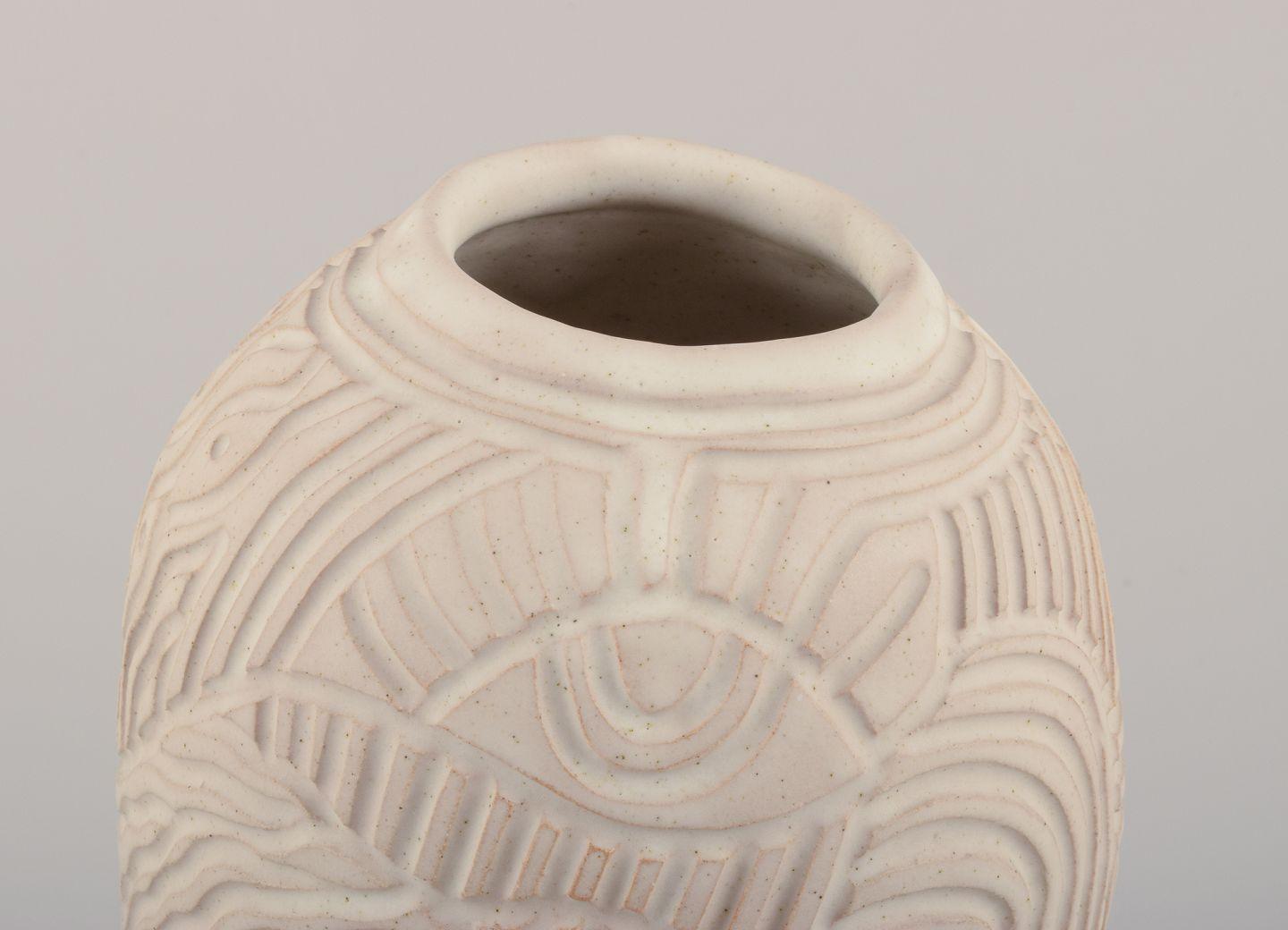 Danois Christina Muff, artiste contemporaine danoise. Grand vase unique en grès. 2023 en vente