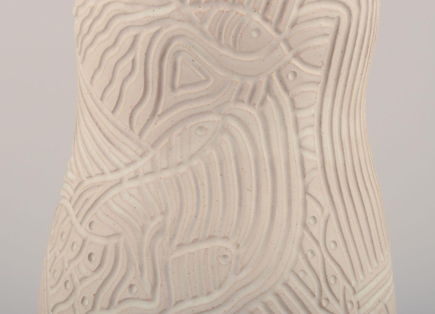 Vernissé Christina Muff, artiste contemporaine danoise. Grand vase unique en grès. 2023 en vente