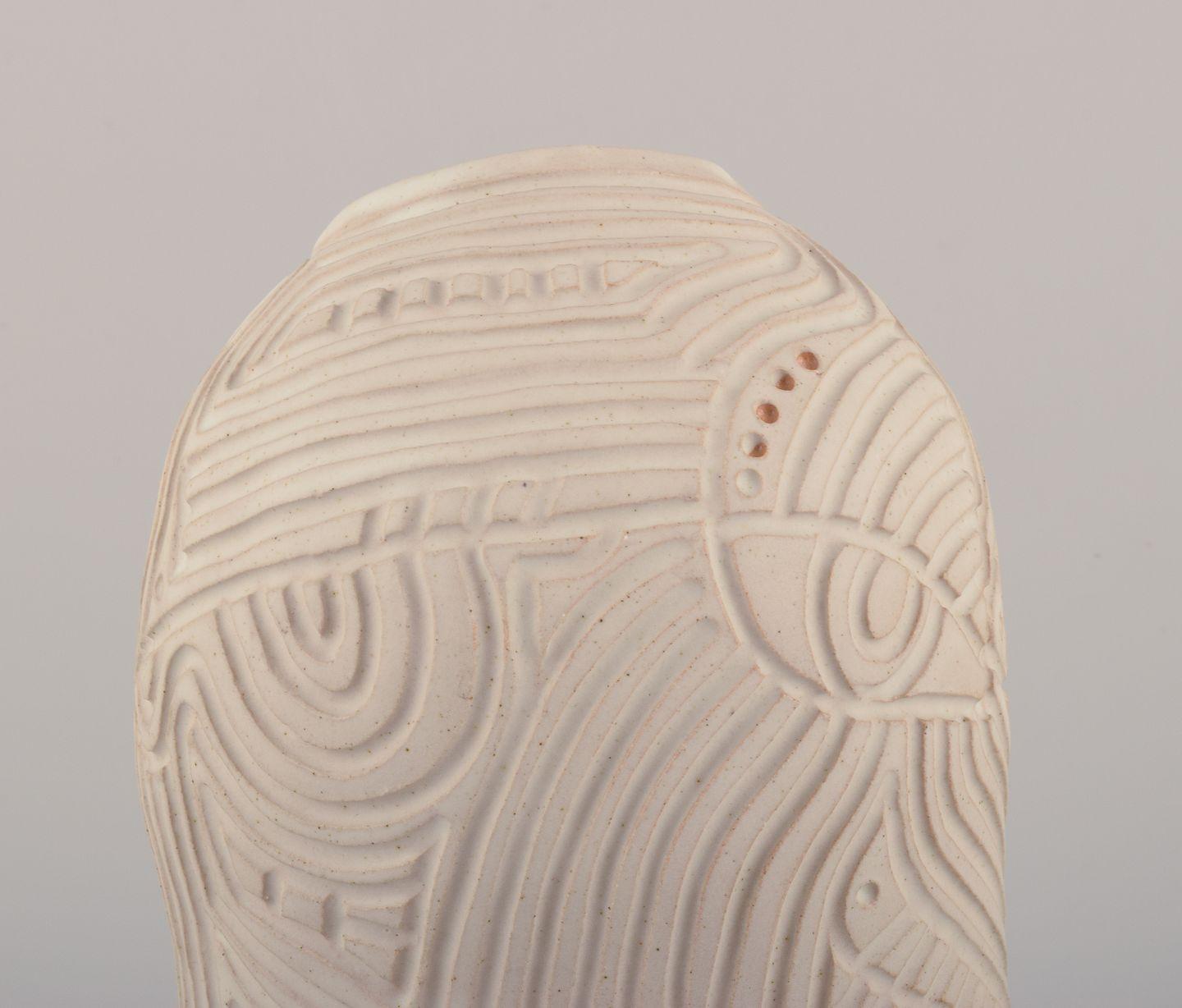 XXIe siècle et contemporain Christina Muff, artiste contemporaine danoise. Grand vase unique en grès. 2023 en vente