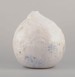Christina Muff, contemporary Danish ceramic artist. Vase in pinching technique.