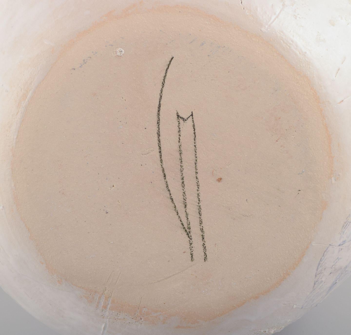 Christina Muff, contemporary Danish ceramic artist. Vase in pinching technique. en vente 1