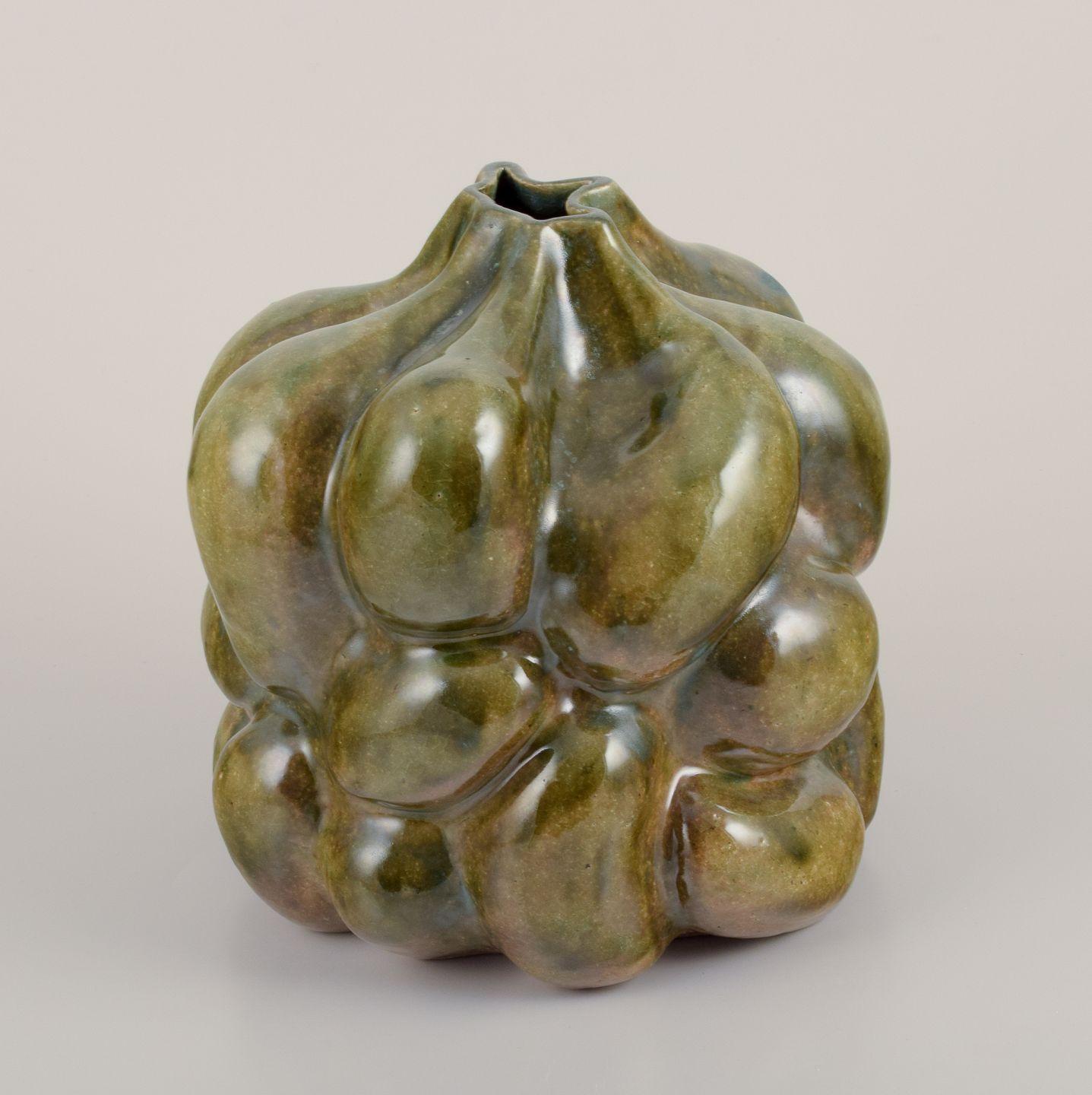 Vernissé Christina Muff, artiste céramiste contemporaine danoise. Vase de forme organique. en vente
