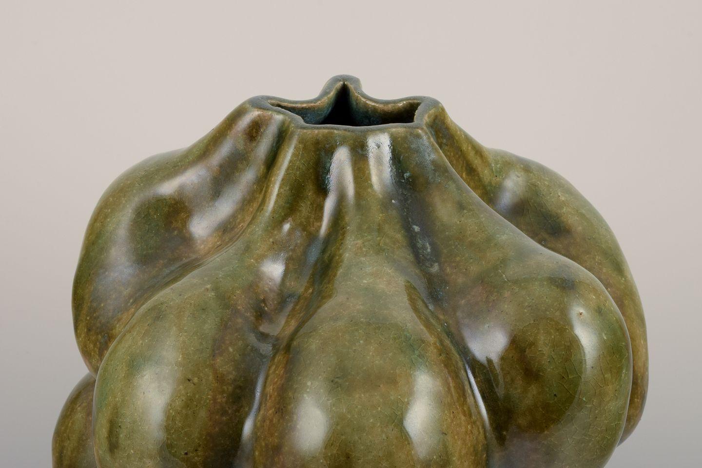 XXIe siècle et contemporain Christina Muff, artiste céramiste contemporaine danoise. Vase de forme organique. en vente