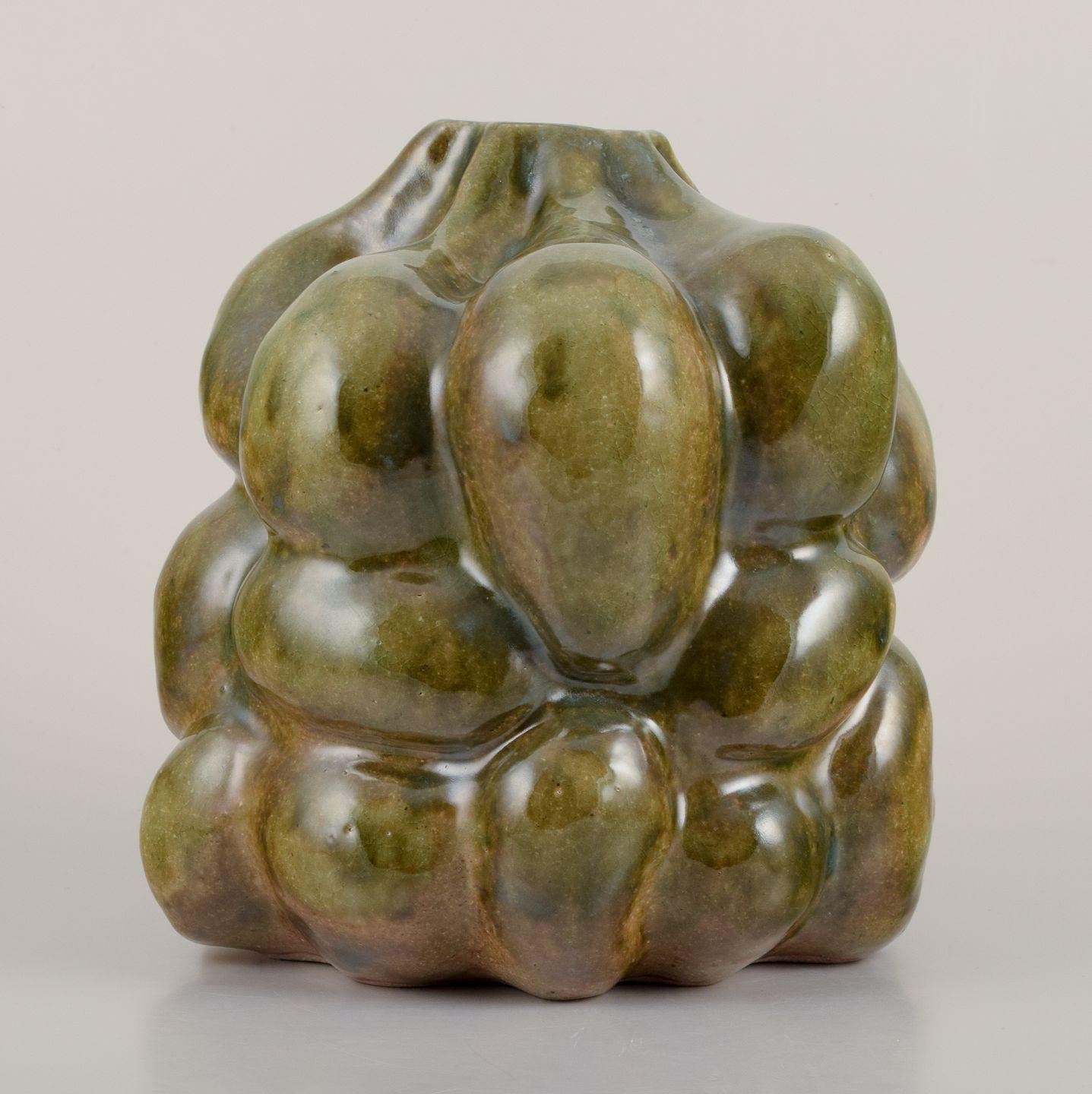 Céramique Christina Muff, artiste céramiste contemporaine danoise. Vase de forme organique. en vente
