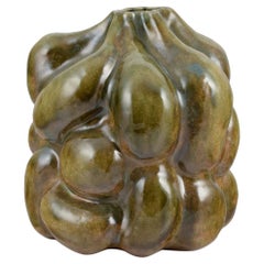 Christina Muff, artiste céramiste contemporaine danoise. Vase de forme organique.