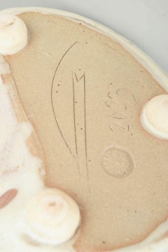 Christina Muff, dänische Künstlerin. Organisch geformtes Gefäß mit spitzem Deckel. 2023