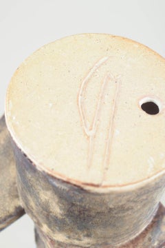 Christina Muff, dänische Keramikkünstlerin. Skulptur aus Steingut im kubistischen Stil.