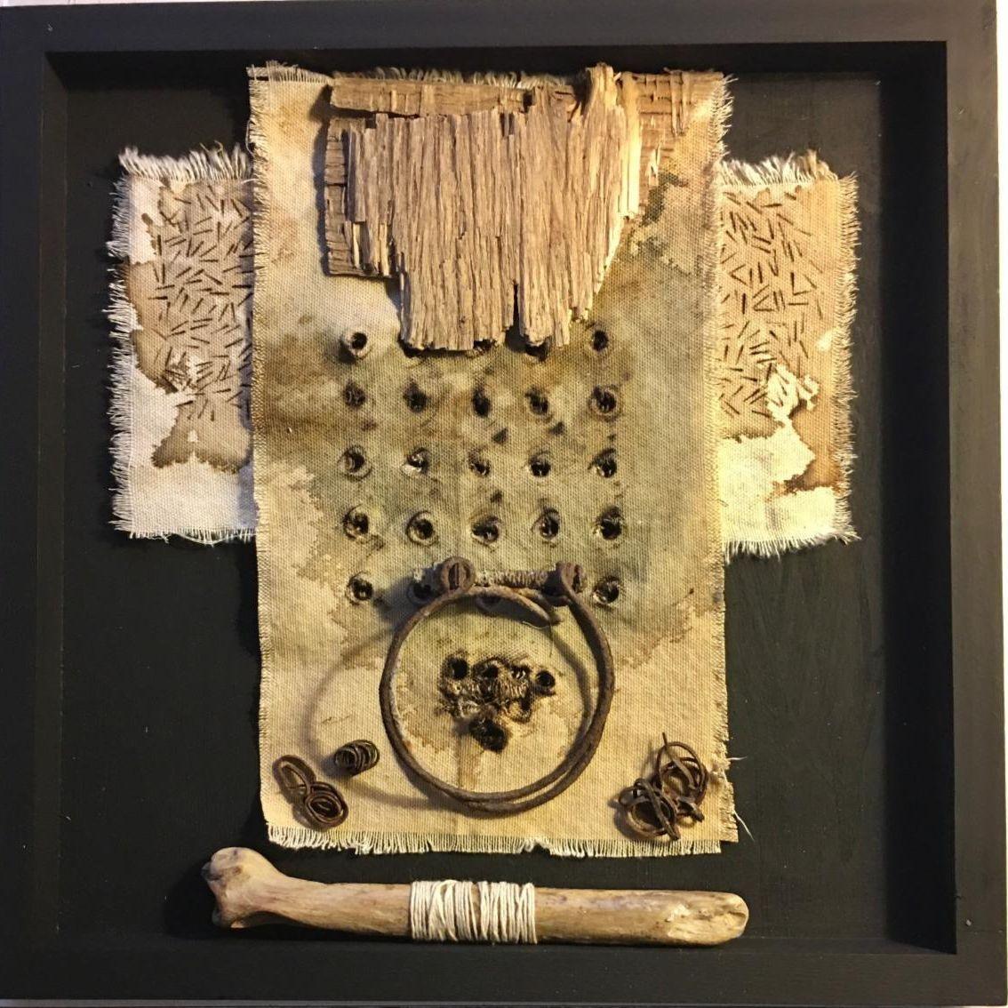 Schamanengewand : Collage in Mischtechnik – Mixed Media Art von Christine Graf