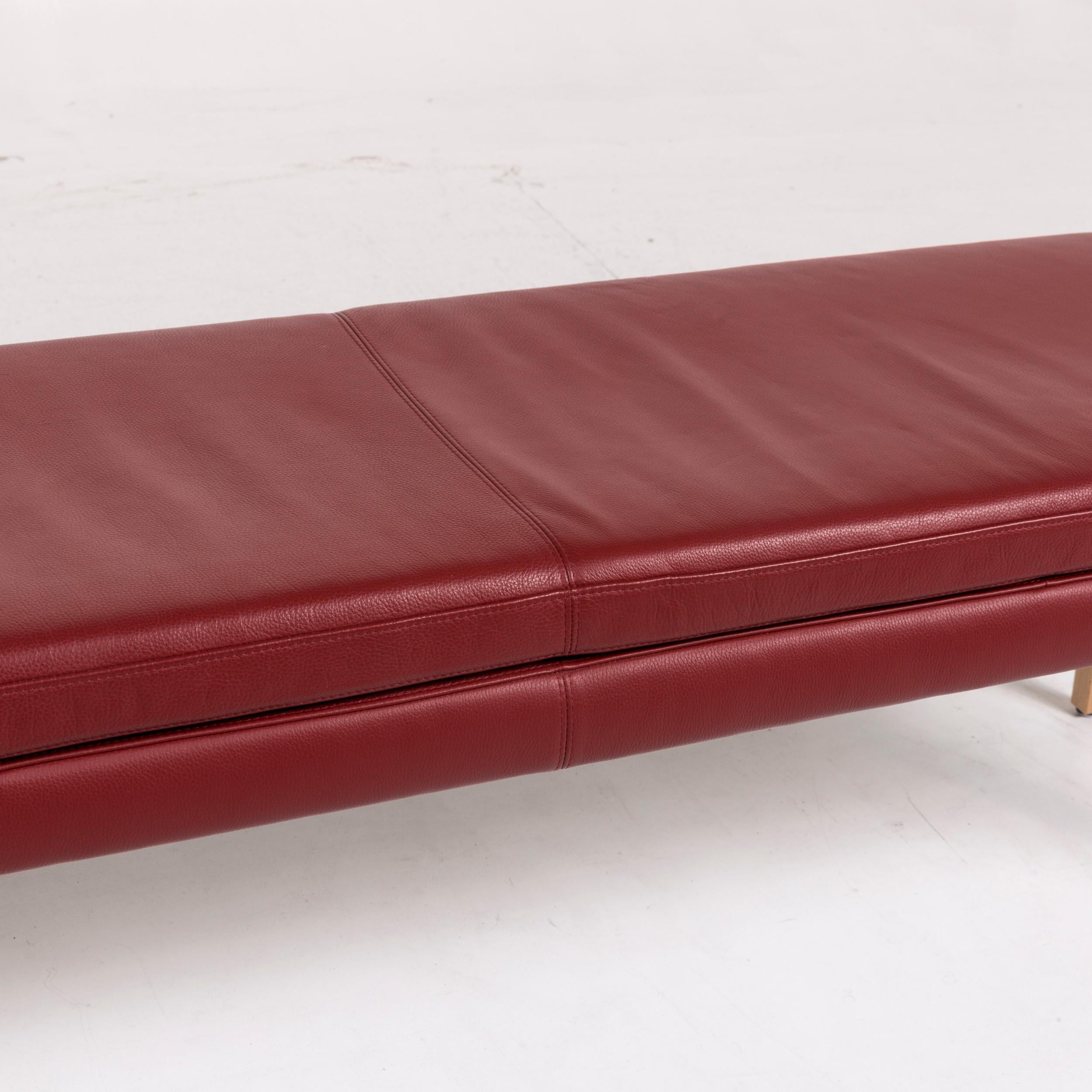 We bring to you a Christine Kröncke red leather bench.
  
 

 Product measurements in centimeters:
 

Depth 45
Width 156
Height 48.




  