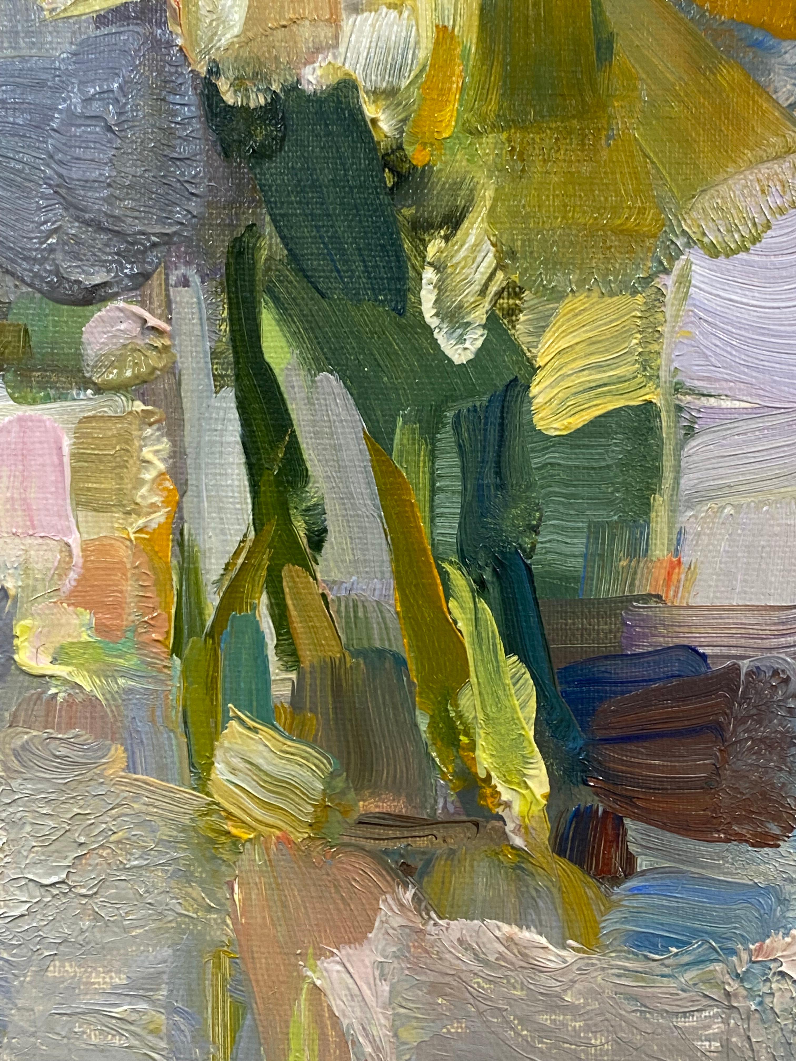 Gänseblümchen und blaue Flaschen (Grau), Still-Life Painting, von Christine Lafuente
