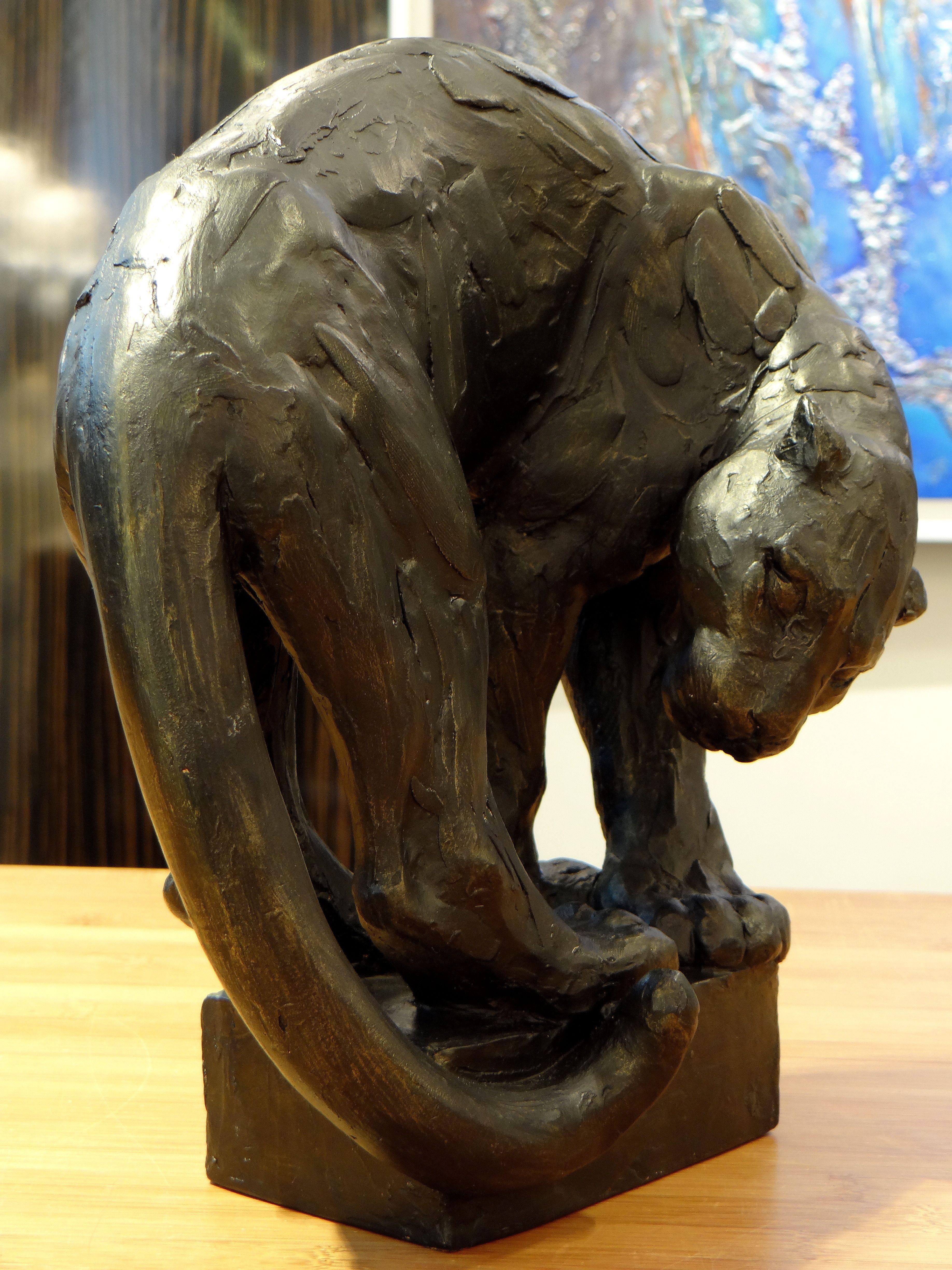 Résine Sculpture de panthère perchée, Christine Onillon, 2018 en vente