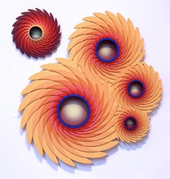 Girasol Cósmico, una escultura geométrica de pared en amarillo vibrante con profundidad óptica