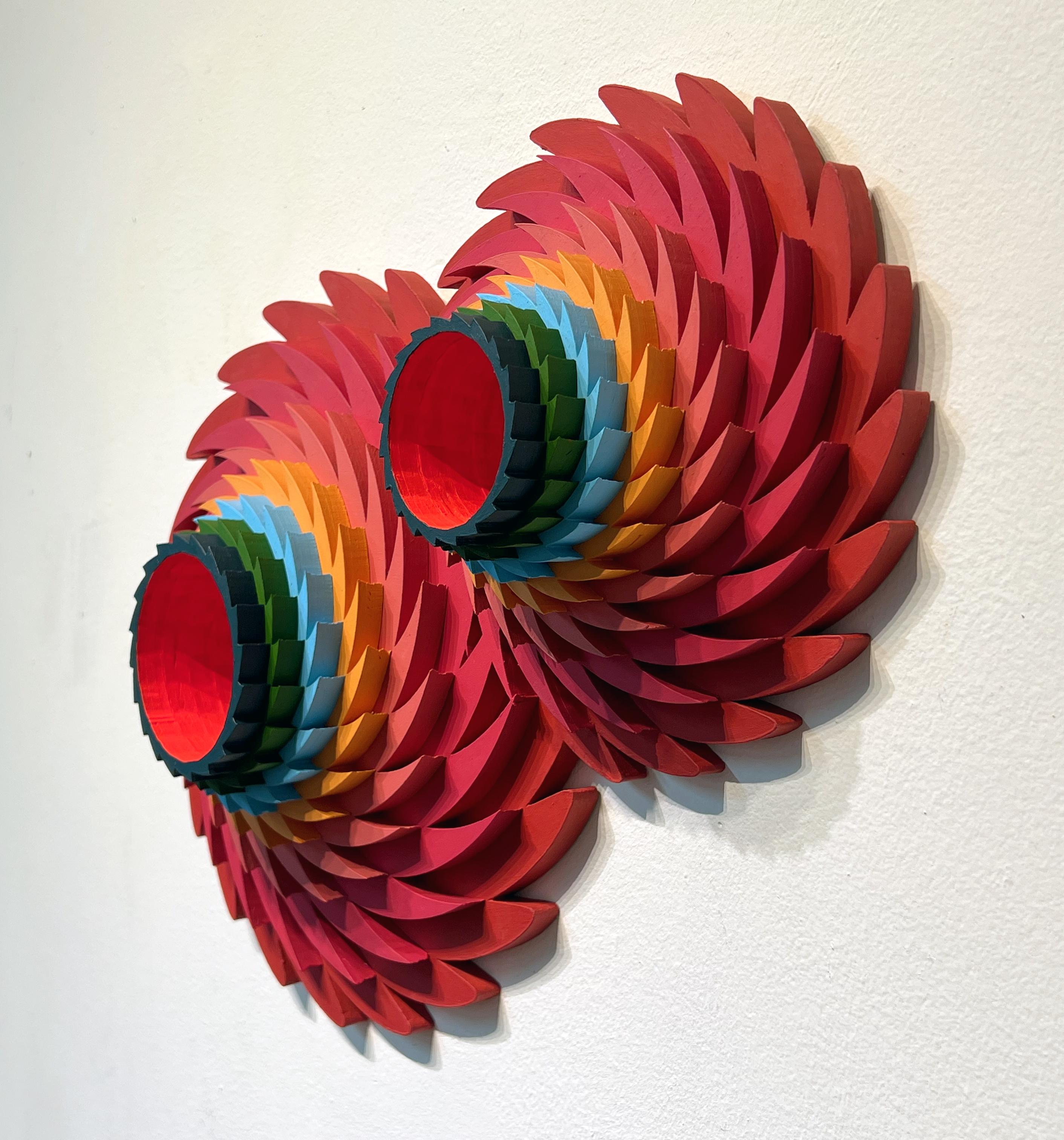 Marli Sucks è un rilievo geometrico circolare da parete con colori rossi, blu e verdi - Painting Astrattismo geometrico di Christine Romanell