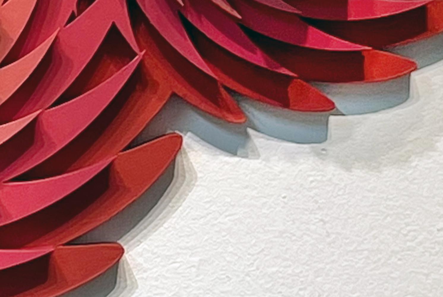 Marli Sucks è un rilievo geometrico circolare da parete con colori rossi, blu e verdi in vendita 1