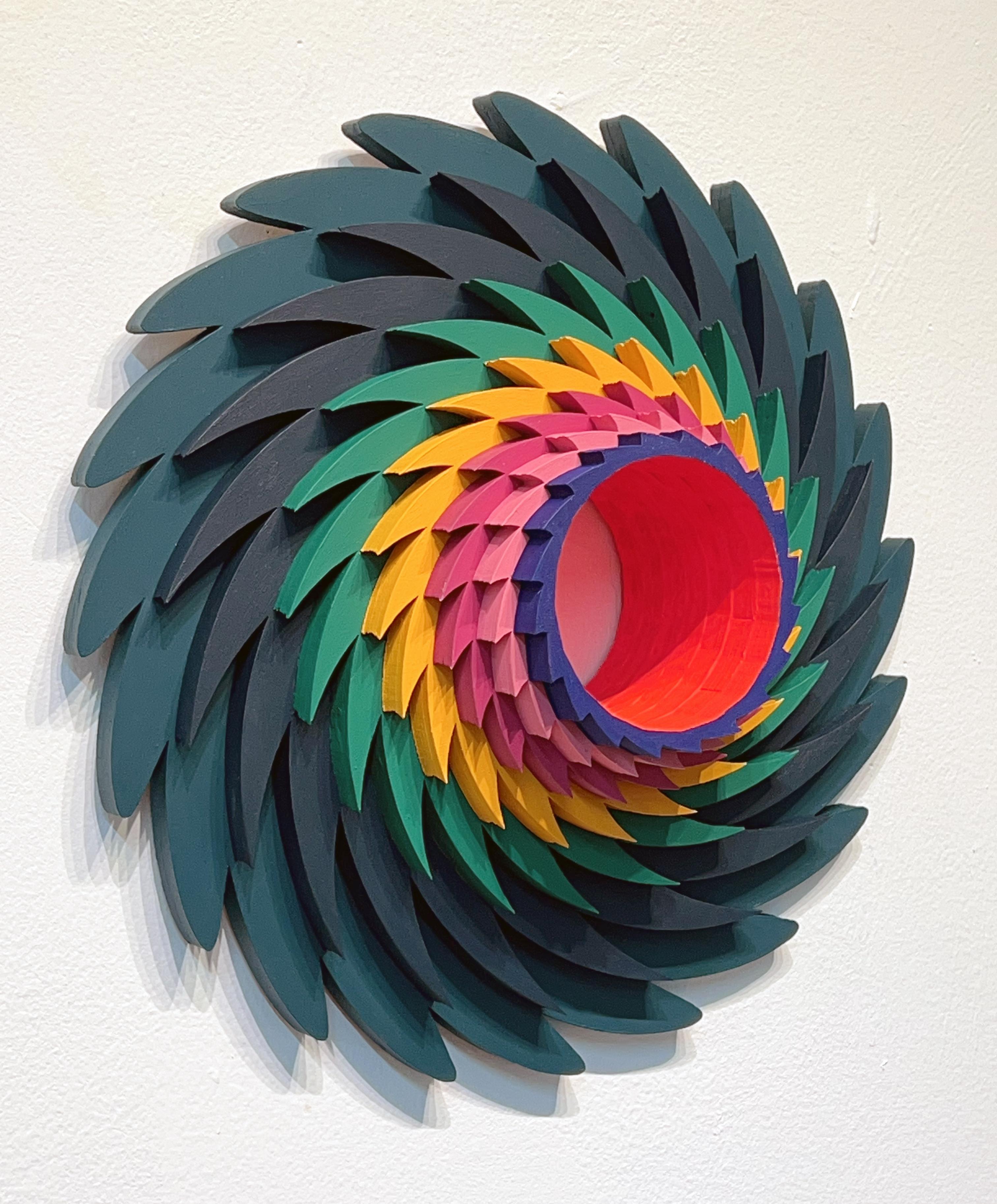 Grünes Satelliten, ein farbenfrohe, dreidimensionale, runde, geometrische Wandskulptur – Painting von Christine Romanell