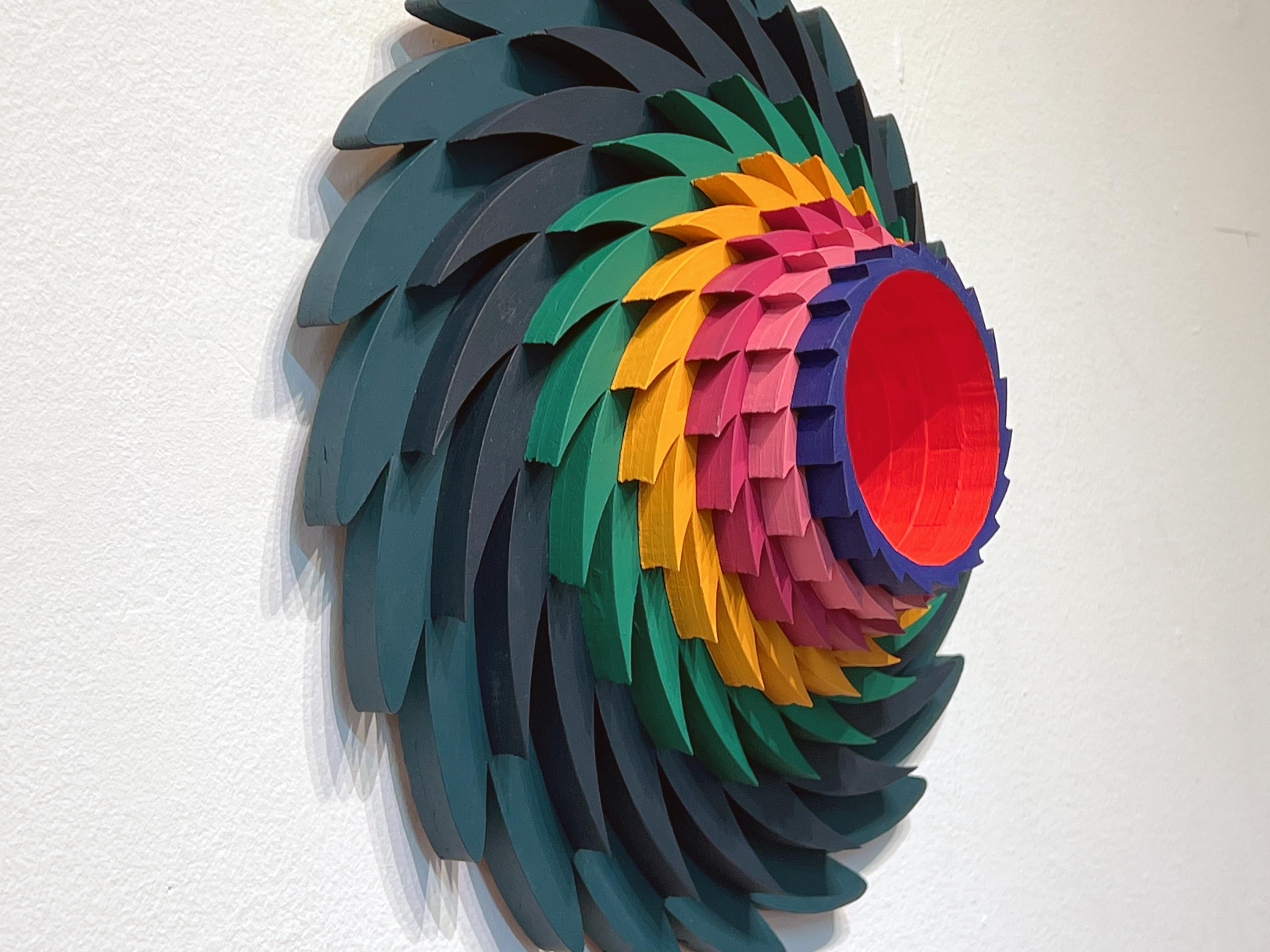 Dies ist ein perfektes Beispiel für die abstrakte Wandskulptur von Christine Romanell, die auf ihrem Interesse an der heiligen Geometrie basiert.  Die geringe Größe macht es für den Künstler zu einem Werk, das zahlreiche Installationsmöglichkeiten