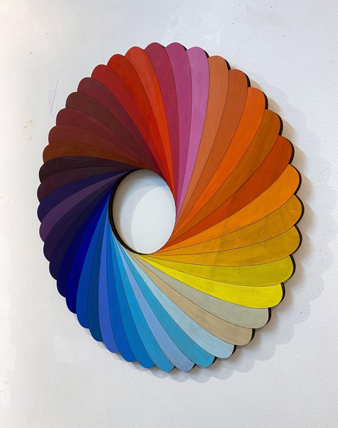 Spectrum, mehrfarbiges Acryl, kreisförmige Holzwandskulptur, Christine Romanell im Angebot 2