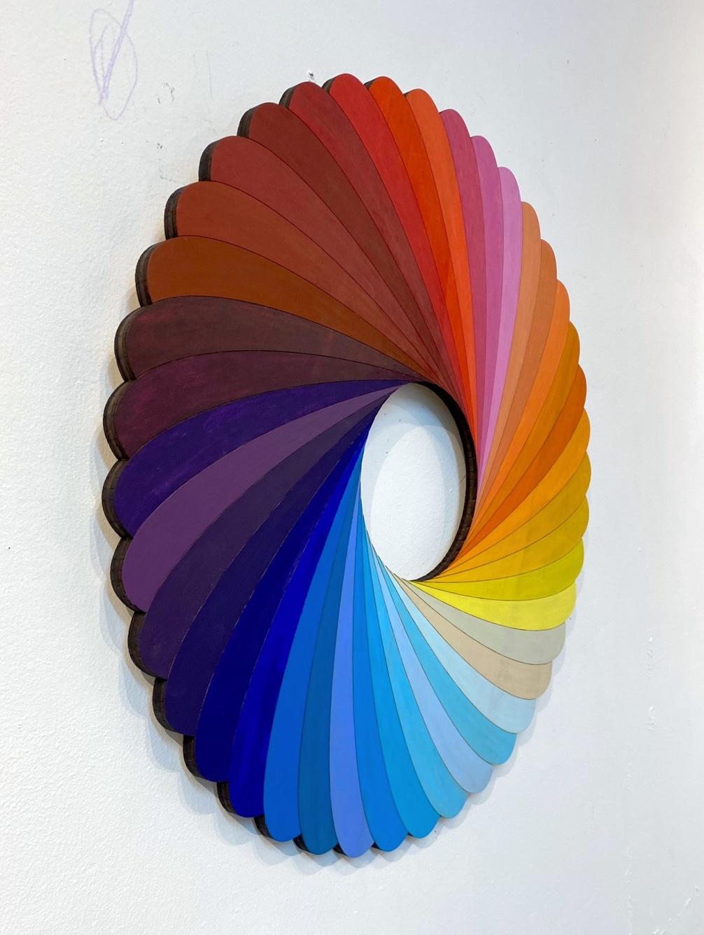 Spectrum, mehrfarbiges Acryl, kreisförmige Holzwandskulptur, Christine Romanell im Angebot 4