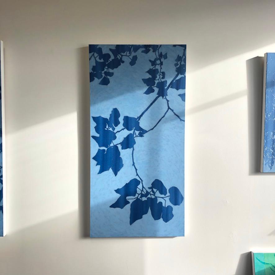 Redbud crepuscolare (dipinto in acrilico: 48 x 24 pollici) - Painting di Christine So