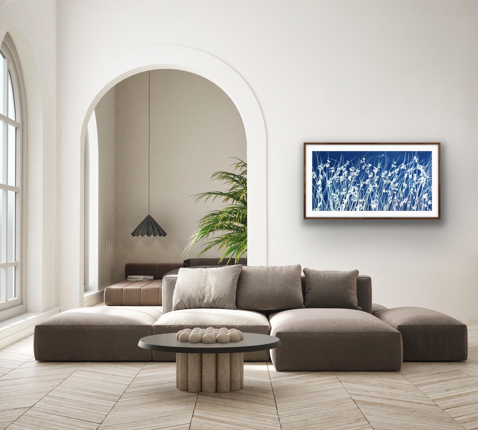 Brezza di giugno (cianotipo botanico stampato a mano, 18 x 36 pollici) - Photograph di Christine So
