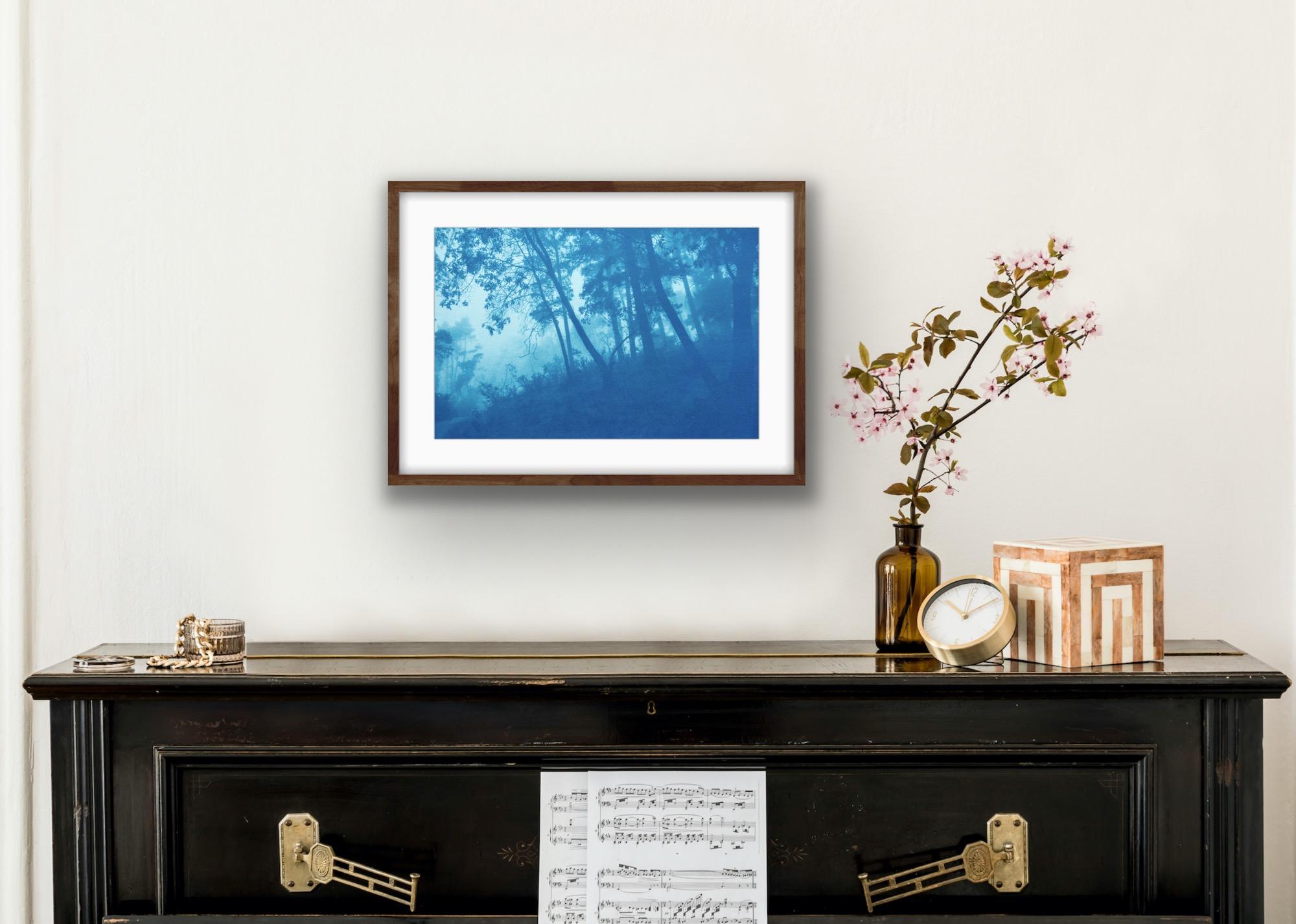 Round the Bend, ed. 1 of 5 (cyanotype imprimé à la main, 12 x 18 pouces) - Bleu Landscape Print par Christine So