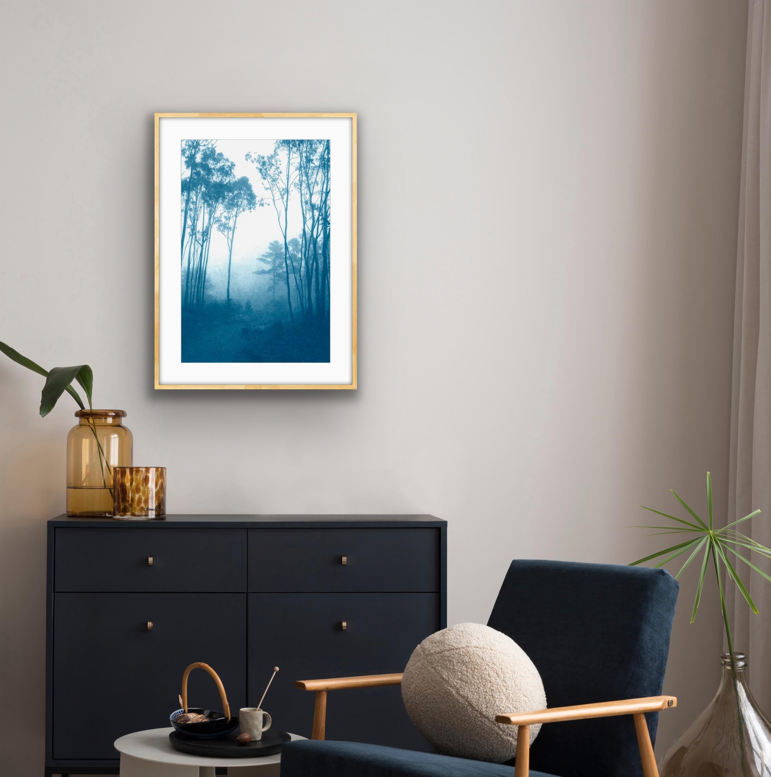 Das Ende der Reise  (Handgedruckte Cyanotypie, 30 x 20 Zoll) (Realismus), Print, von Christine So