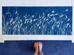 Wind in the Marsh II (handgedruckte botanische Cyanotypie, 24 x 60 Zoll)