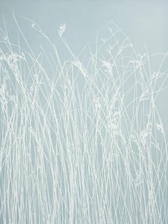 Cloudy Day Marsh Grass II (handgedruckte botanische Cyanotypie, 24 x 18 Zoll)