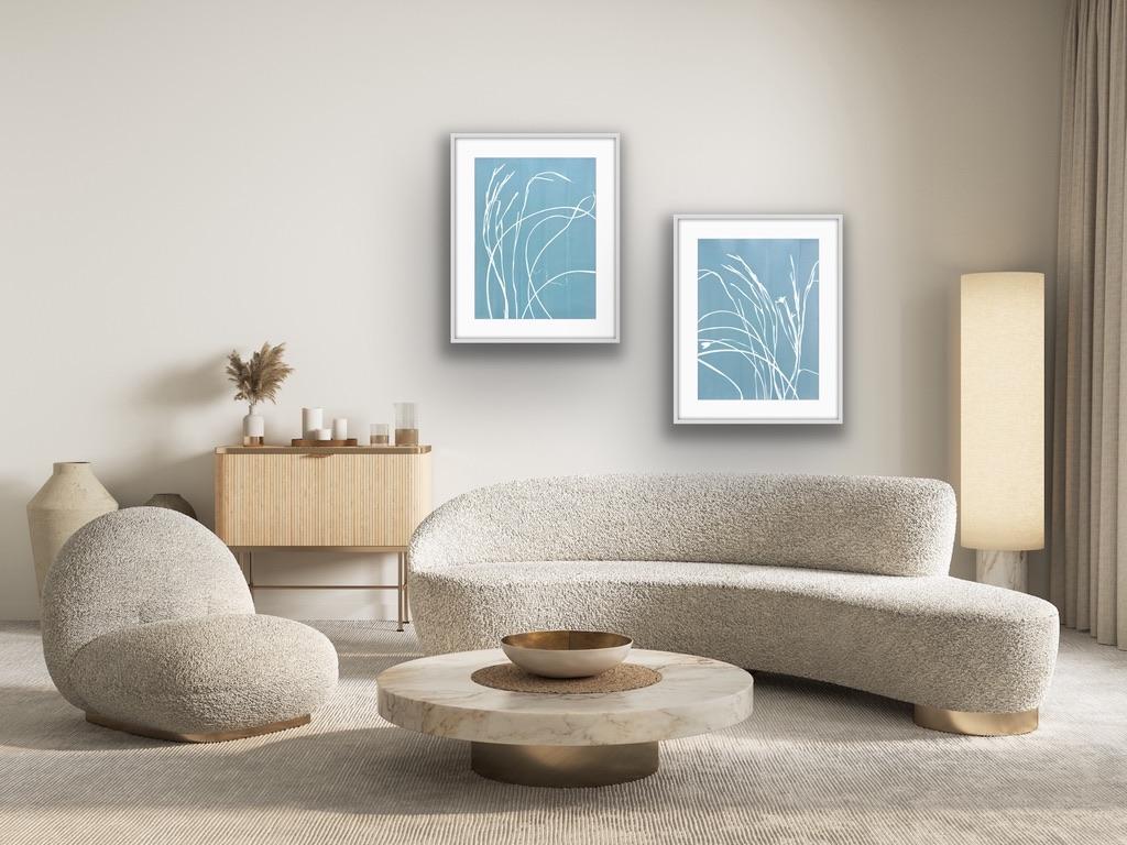 Gray Iris V (cyanotype, 24 x 18 pouces) - Bleu Still-Life Photograph par Christine So