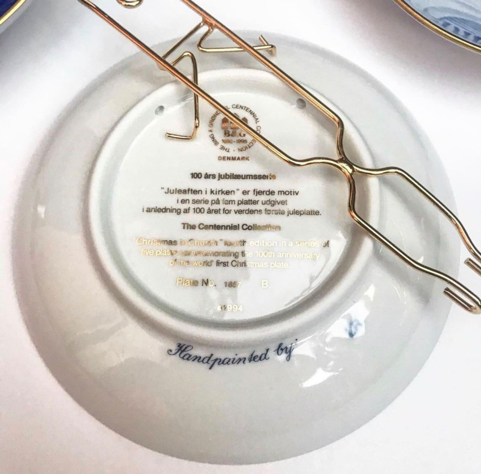Rari piatti natalizi decorativi, pubblicati per celebrare il centenario del primo piatto natalizio decorativo. 

I piatti dell'anniversario sono stati pubblicati dall'azienda danese Bing & Grondahl in una serie di 5 piatti. 

Ogni piatto è stato