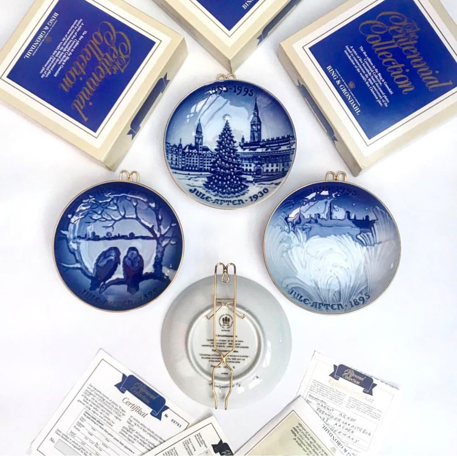 Mid-Century Modern Christmas Collectible Wall Plates from Bing & Grondahl, Vintage For Sale