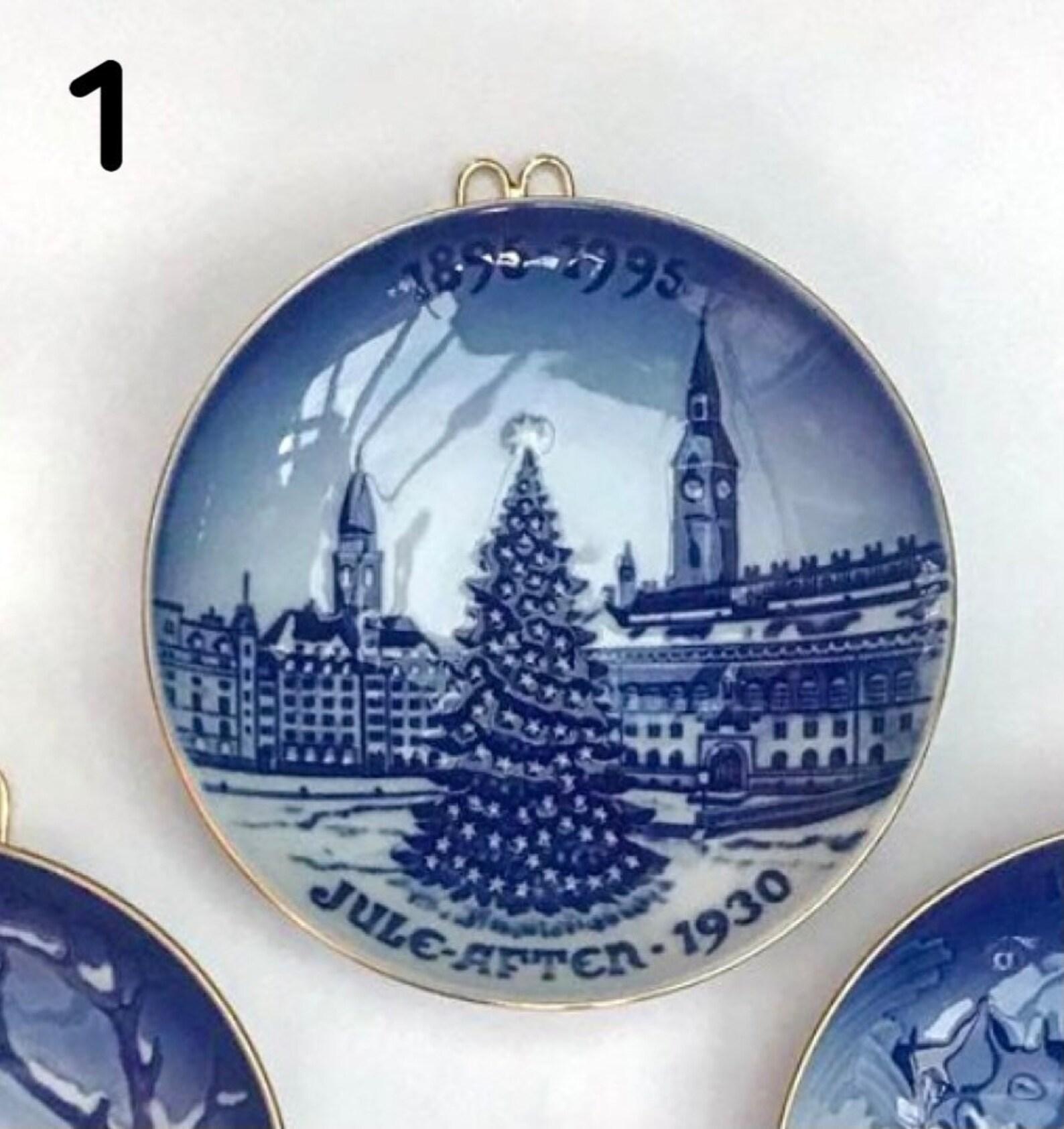 Hand-Crafted Christmas Collectible Wall Plates from Bing & Grondahl, Vintage For Sale