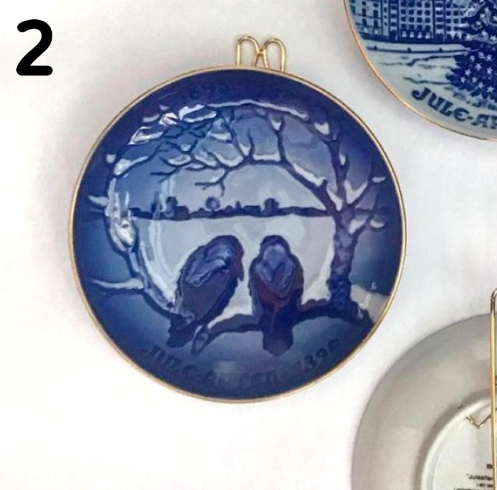 Late 20th Century Christmas Collectible Wall Plates from Bing & Grondahl, Vintage For Sale