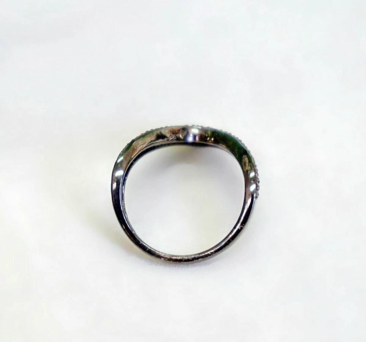 Taglio rotondo Regalo di Natale Anello Chevron Anello in argento 925 con pavé di diamanti per il regalo di fidanzamento in vendita