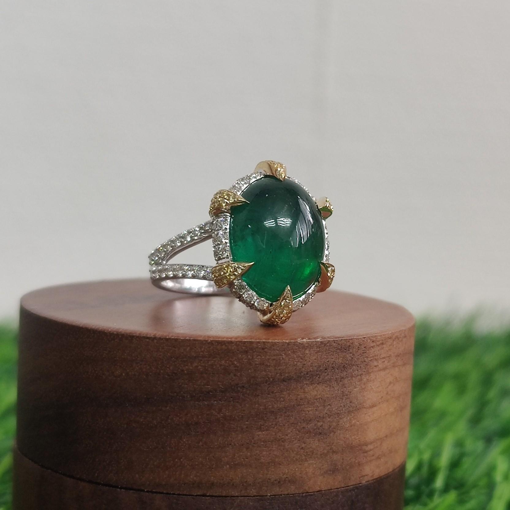 Statement-Ring aus 18 Karat Gold mit 8,99 Karat Smaragd und Cabochon für Damen oder Herren