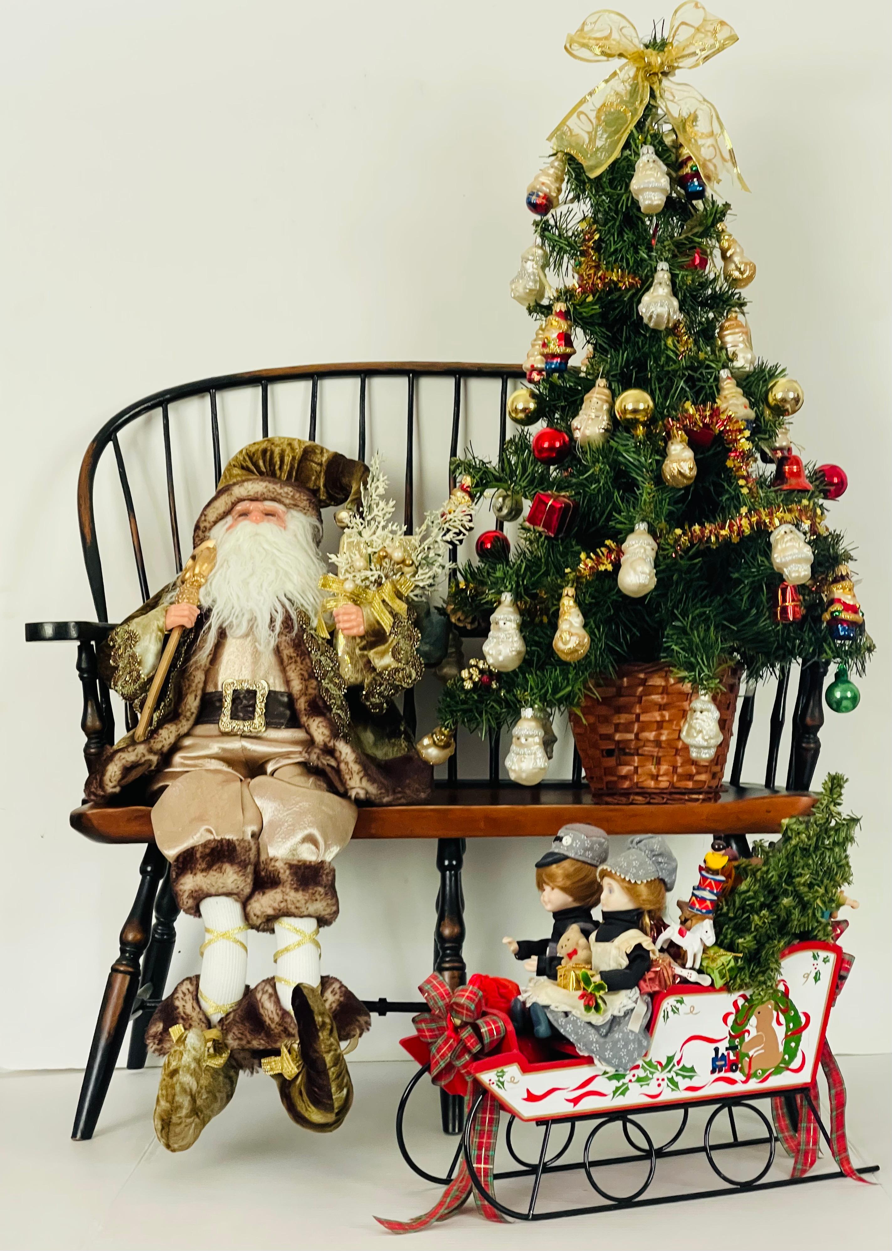 Classico americano Albero di Natale di Babbo Natale con panchina Carro di Natale con giocattoli in vendita