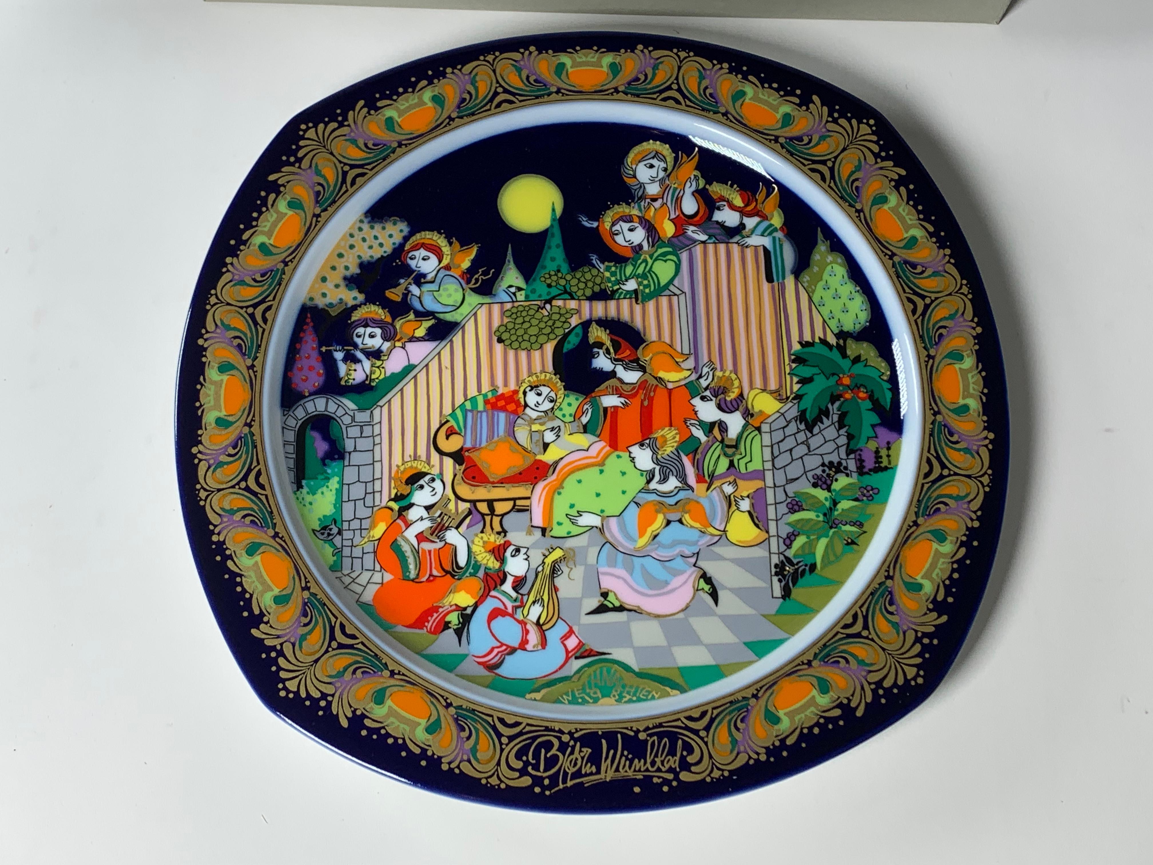 Porcelain Christmas plate from 1987 by Bjorn Wiinblad made by the German manufacturer Rosenthal. The dish is titled “Hark! The Herald Angels Sing” and is reason no. 5 of the series. When Rosenthal asked the Danish artist to illustrate a new series