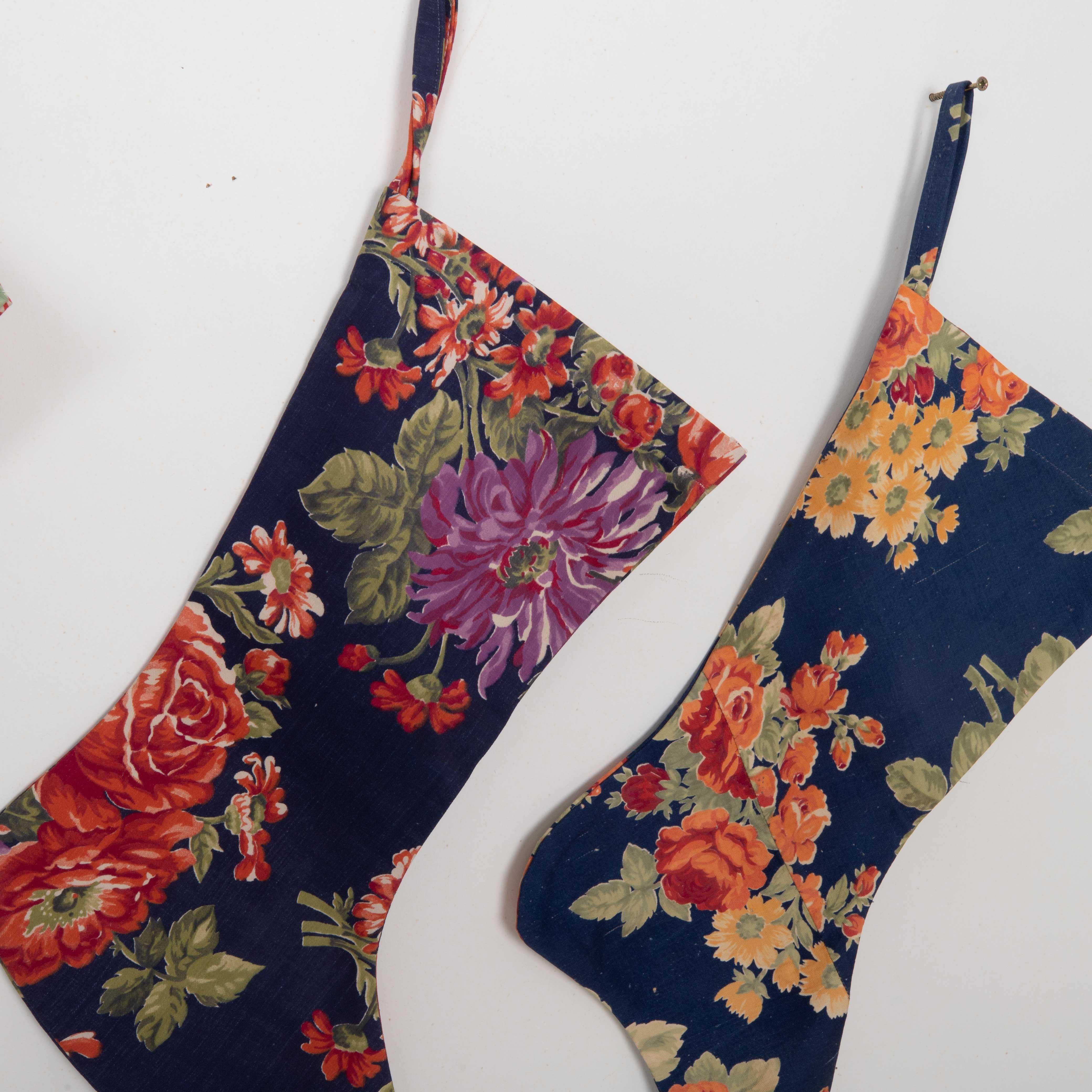 Set of 5 Christmas Stocking Made from Russian Roller Printed Texiles from 1960s  For Sale 4