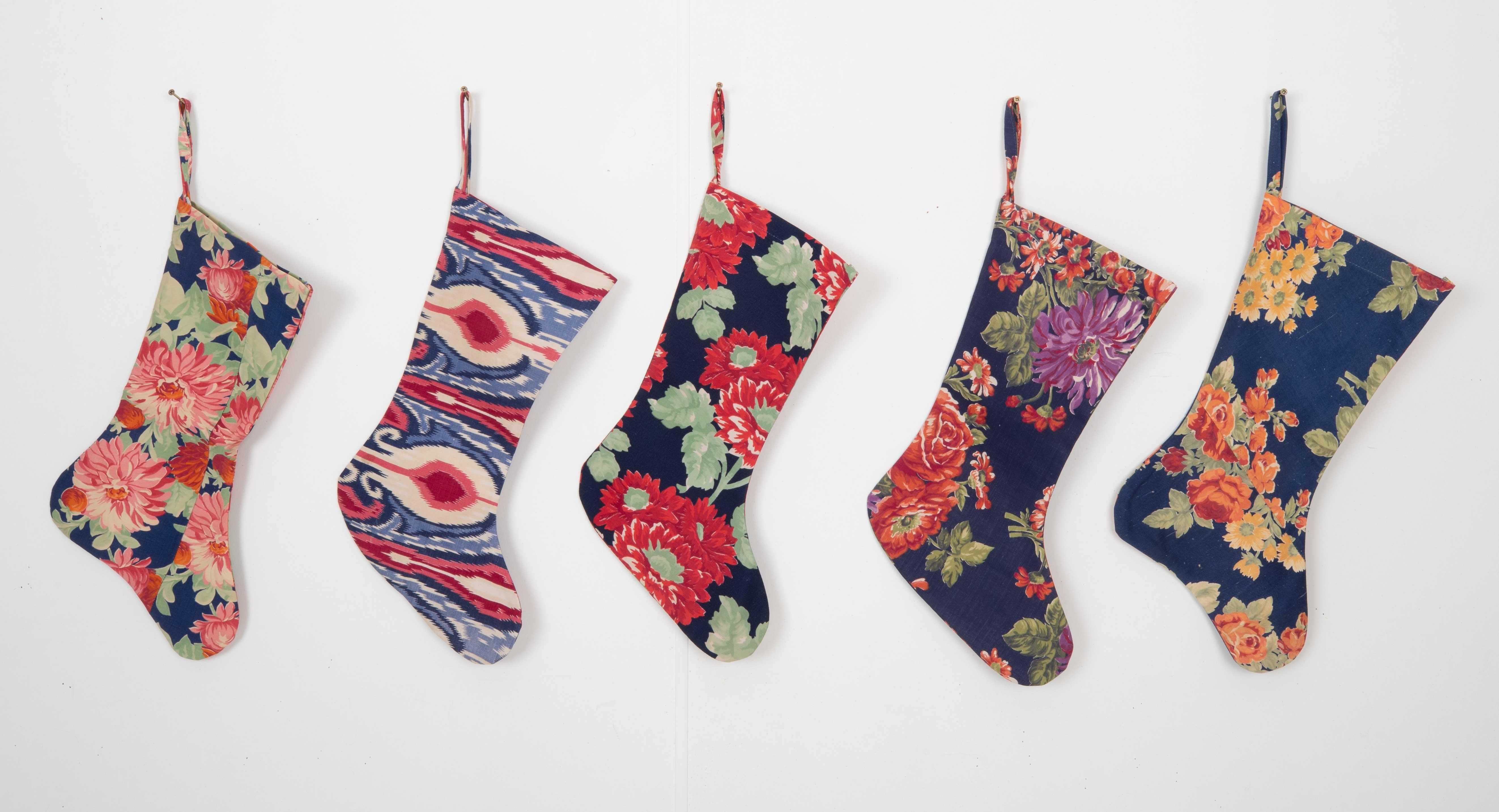 Set of 5 Christmas Stocking Made from Russian Roller Printed Texiles from 1960s  In Good Condition For Sale In Istanbul, TR