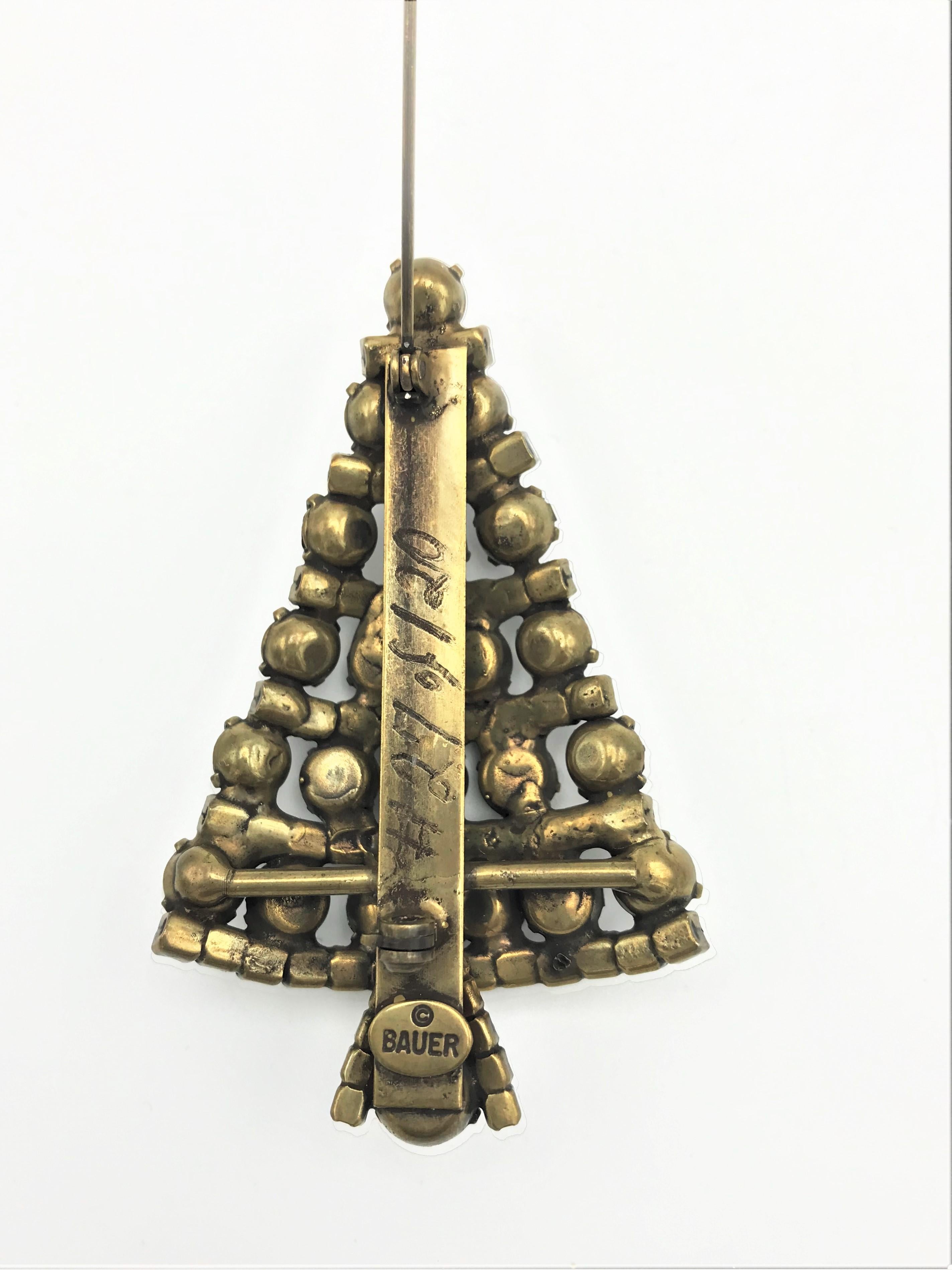 Christmas tree brooch by Dorothy Bauer Calif. Austrian crystal stones, 2000 In Excellent Condition In Stuttgart, DE