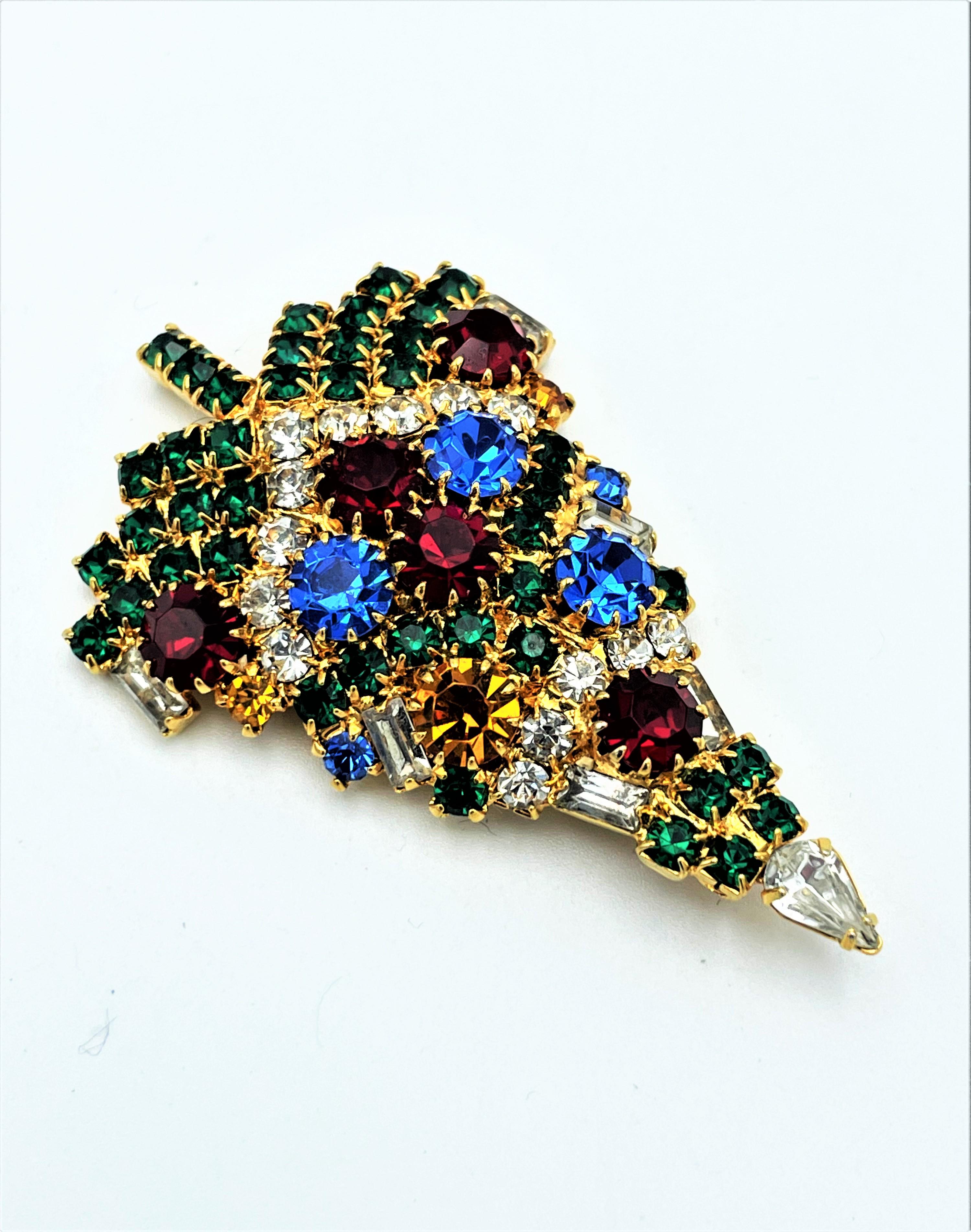 Christmas tree brooch by Eisenberg USA , rhinestones prong set, gold plated 1992s In Excellent Condition In Stuttgart, DE