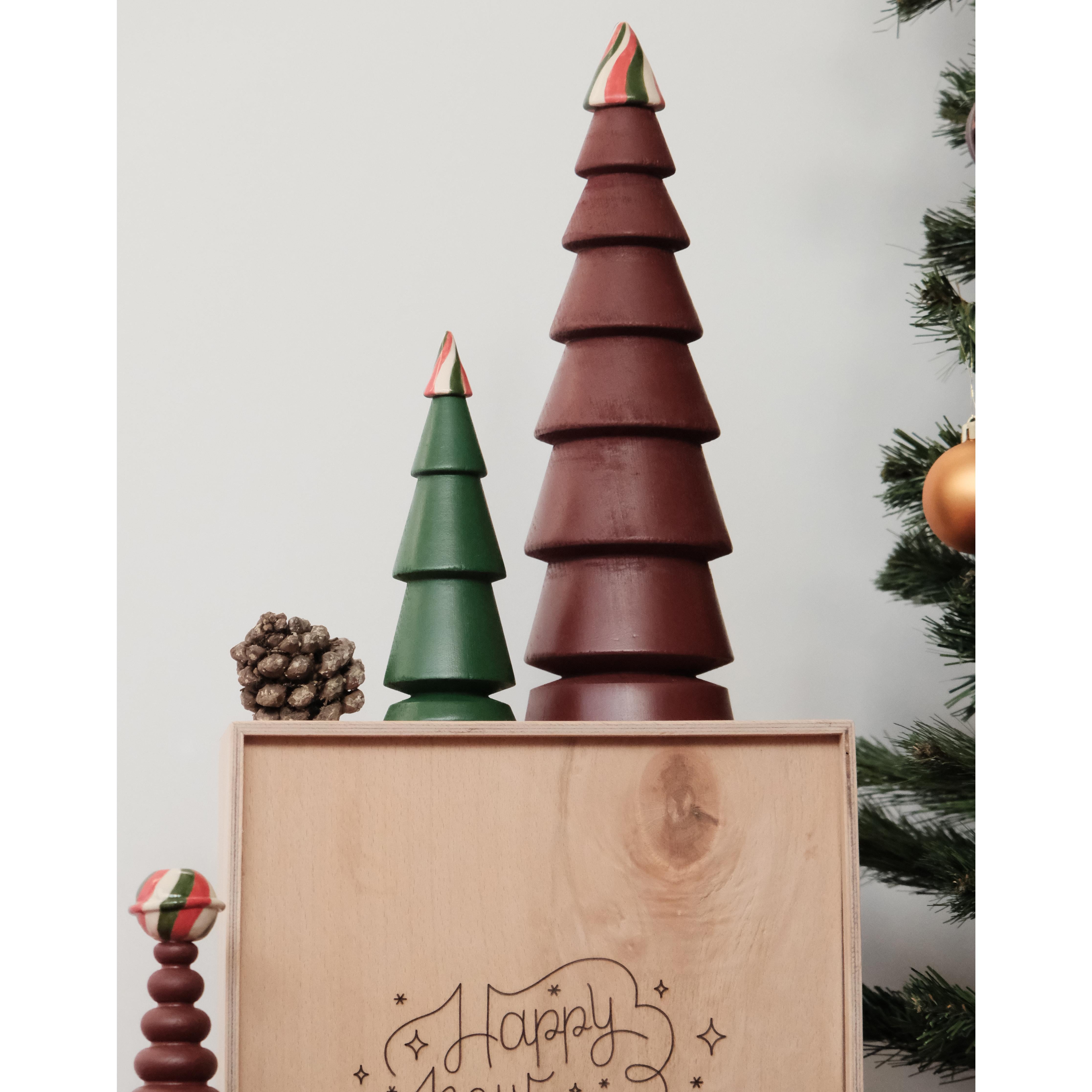 Weihnachtsbaum-Keramikkopf, rot, groß, Zedernholz (imitierte Auflage) (Handgefertigt) im Angebot