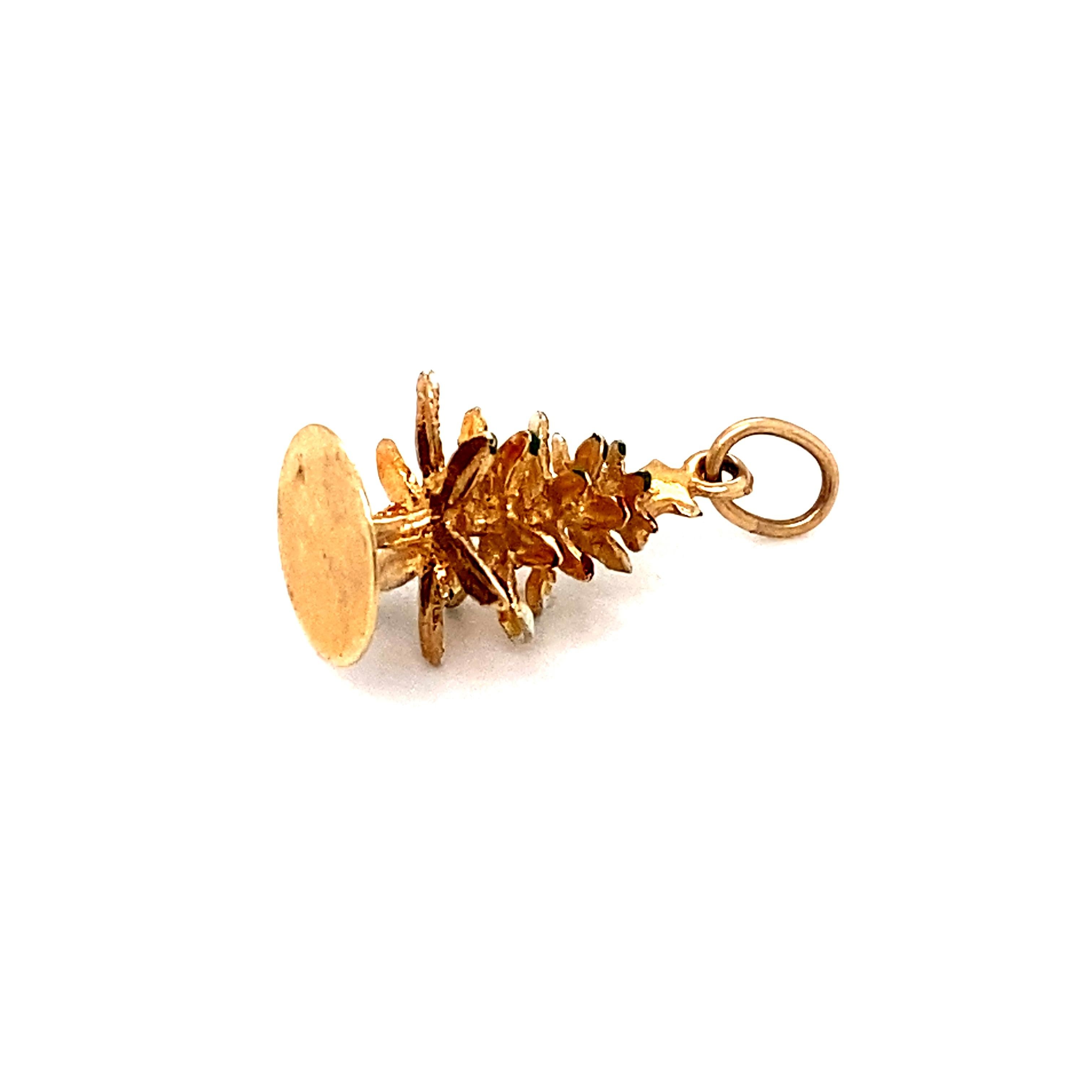 Item Details:
Circa: 1970s
Metal Type: 14 Karat Yellow Gold
Weight: 1.6 grams
Length: 23.5mm
