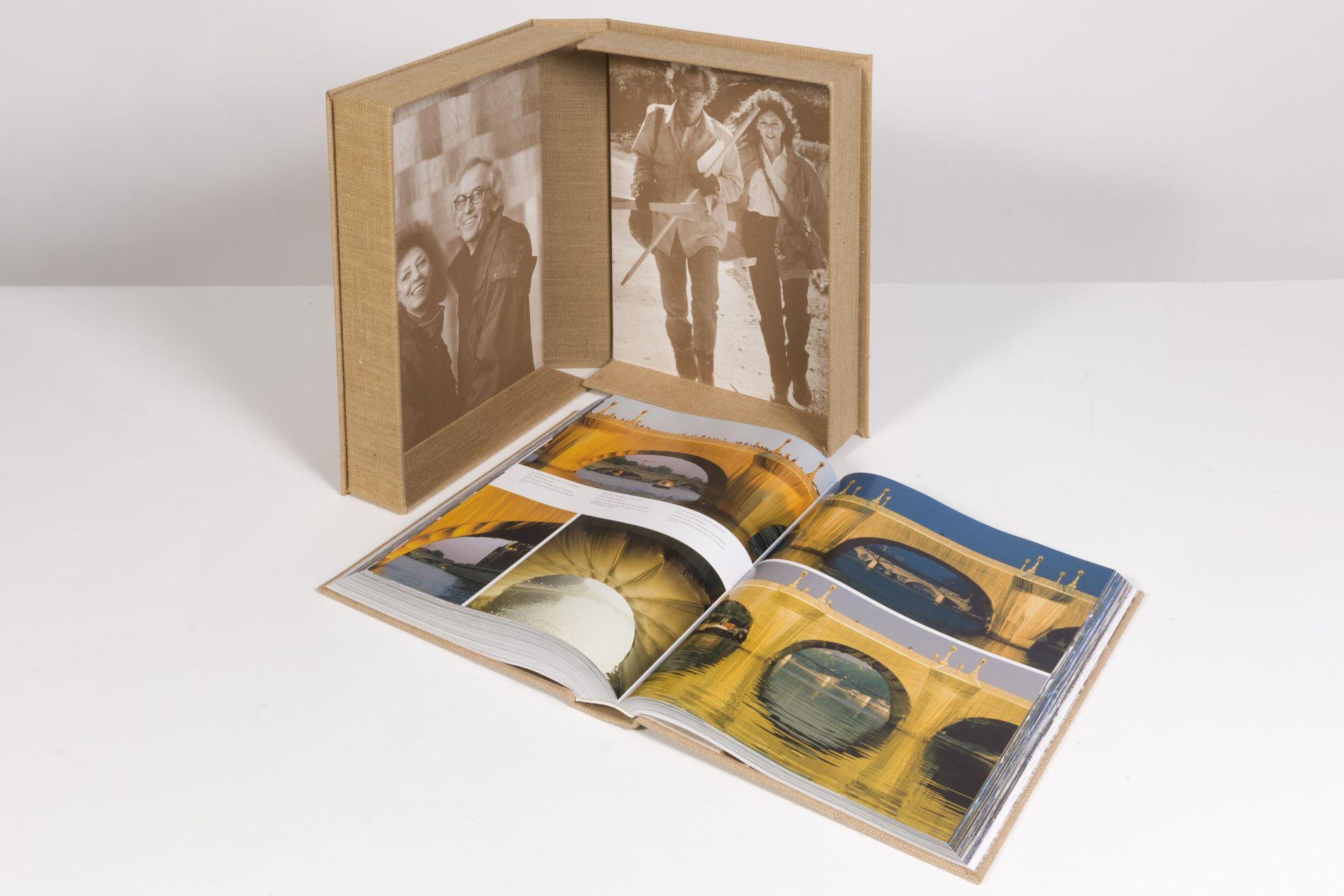 Allemand Livre biographique de Christo et Jeanne-Claude 75 en édition limitée par Taschen en vente